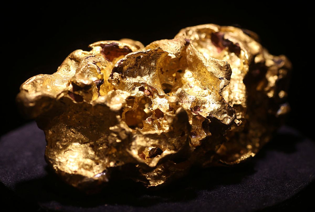 Psyche 16 được cho là chứa một lượng lớn vàng và các kim loại như sắt, nickel.