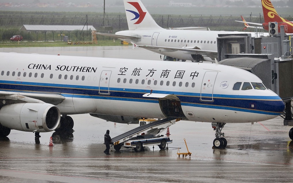 Máy bay của hãng China Southern Airlines đỗ ở sân bay Thượng Hải, Trung Quốc, tháng 7/2019. Ảnh: Reuters