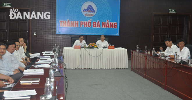 Chủ tịch UBND Huỳnh Đức Thơ và Phó Chủ tịch Trần Văn Miên chủ trì điểm cầu Đà Nẵng. Ảnh: THÀNH LÂN