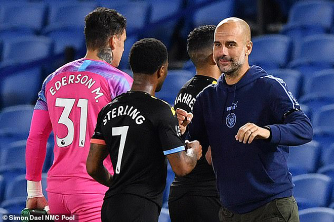HLV Pep Guardiola và các cầu thủ Manchester City thoát được án cấm thi đấu ở Champions League 2 mùa giải. Ảnh: Dailymail