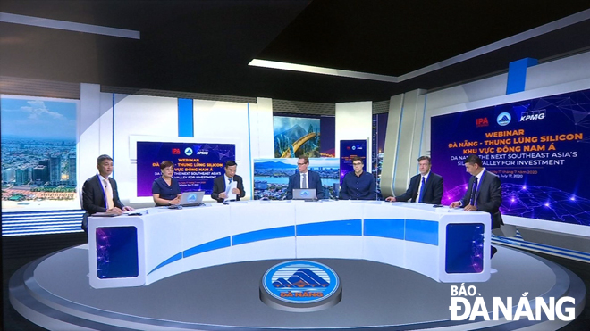 Quang cảnh hội nghị trực tuyến tại trường quay Đài Phát thanh - Truyền hình Đà Nẵng.  Ảnh: PHONG LAN