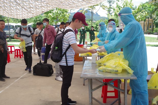 Repatriated overseas Vietnamese citizens arrive at a quarantine centre in Hoa Binh province on July 17 (Photo: VNA)