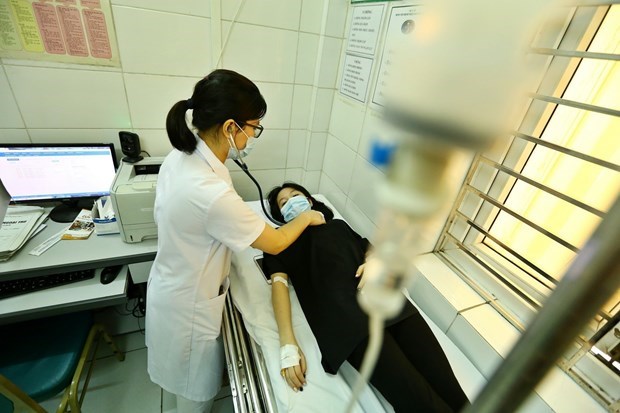 A patient has her health checked up at the National Hospital for Tropical Diseases No 2 (Photo: VNA)