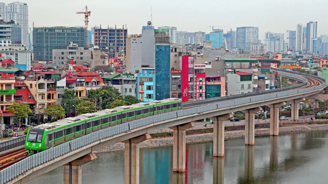 Sau bao lần trì hoãn, chậm tiến độ hơn 2 năm, cho đến nay đường sắt Cát Linh - Hà Đông vẫn nằm phủ bụi