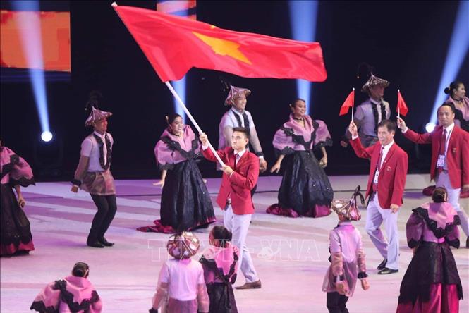 Đoàn thể thao Việt Nam diễu hành trong lễ khai mạc SEA Games 30. Ảnh: Hoàng Linh/TTXVN