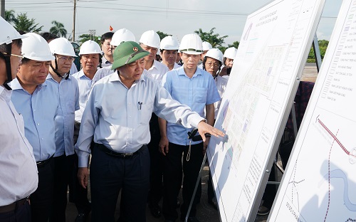 Thủ tướng kiểm tra tiến độ dự án - Ảnh: VGP/Quang Hiếu