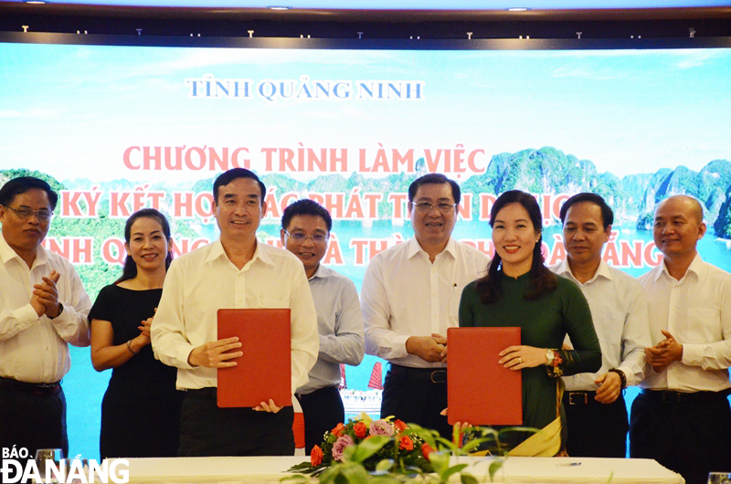 Representatives of Da Nang and Quang Ninh Province at the signing ceremony