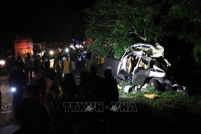 Hiện trường vụ tai nạn giao thông đặc biệt nghiêm trọng đã xảy ra tại km 1767 trên Quốc lộ 1A đoạn qua xã Tân Đức, huyện Hàm Tân, tỉnh Bình Thuận. Ảnh: Nguyễn Thanh/TTXVN
