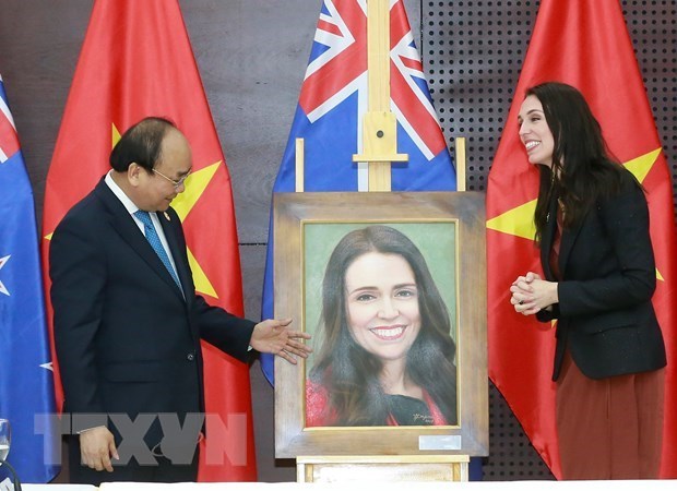 Prime Minister Nguyen Xuan Phuc (left) and his New Zealand counterpart Jacinda Ardern (Photo: VNA)