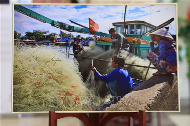 ình cuộc sống thường nhật của ngư dân Việt Nam được giới thiệu tại triển lãm. Ảnh: Trần Hiếu/Pv TTXVN tại Moskva