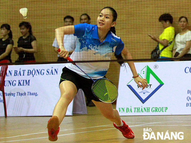 Việc được cọ xát cùng những đối thủ mạnh quốc gia sẽ là cơ hội để các tay vợt trẻ Đà Nẵng như Đồng Thị Thanh Hiền rèn giũa kinh nghiệm để từng bước trưởng thành. Ảnh: ANH VŨ