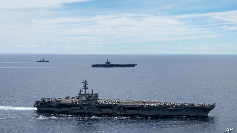 Tàu sân bay Mỹ USS Ronald Reagan và tàu sân bay USS Nimitz có hoạt động diễn tập chung ở Biển Đông ngày 6-7-2020. Ảnh: AP.