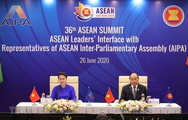 Prime Minister Nguyen Xuan Phuc (right) and NA Chairwoman Nguyen Thi Kim Ngan co-chair ASEAN Leaders' Interface with Representatives of ASEAN Inter-Parliamentary Assembly (AIPA) in June. (Photo: VNA)