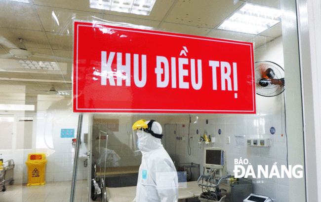 Bệnh nhân T.V.D. đã được đưa vào Bệnh viện Đà Nẵng điều trị vào sáng 24-7. Ảnh: PHAN CHUNG