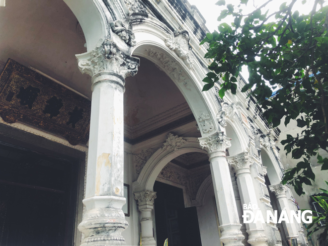 The house’s arches are designed in a Roman style, carved with patterns of flowers, plants and birds dating from the 17th century.