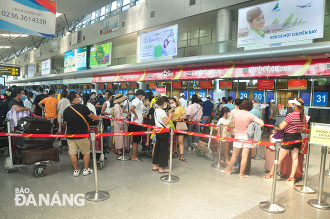 Sân bay quốc tế Đà Nẵng lượng khách vẫn bình thường. Ảnh: THÀNH LÂN 