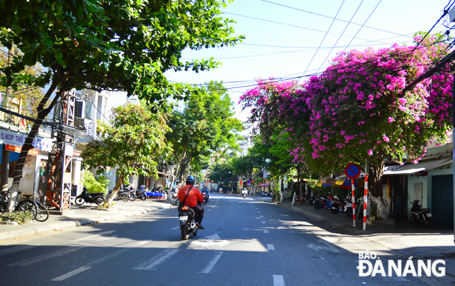 A few passers-by on the normally bustling Trung Nu Vuong Street on Sunday afternoon