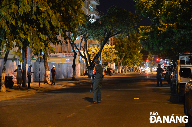 Quang Trung Street is being temporarily blocked for the spraying of disinfectant to eliminate the novel coronavirus.