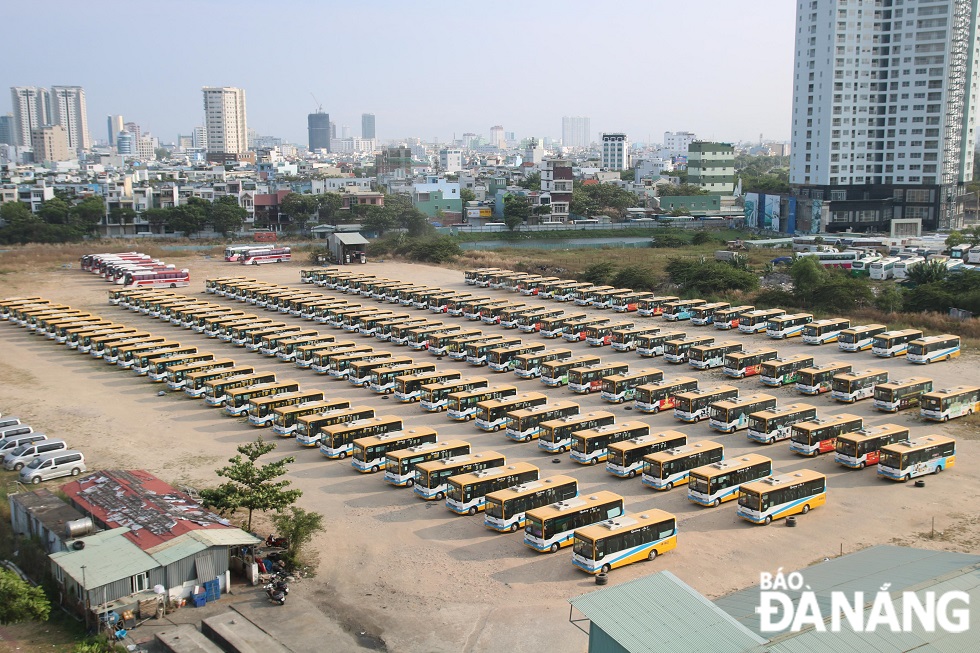 The Xuan Dieu Bus Station fully packed with buses