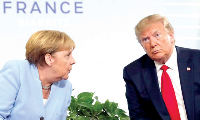 Thủ tướng Đức Angela Merkel gặp gỡ Tổng thống Mỹ Donald Trump tại hội nghị thượng đỉnh G7 ở Biarritz, thuộc vùng Nouvelle-Aquitaine của nước Pháp năm 2019. Ảnh: Reuters