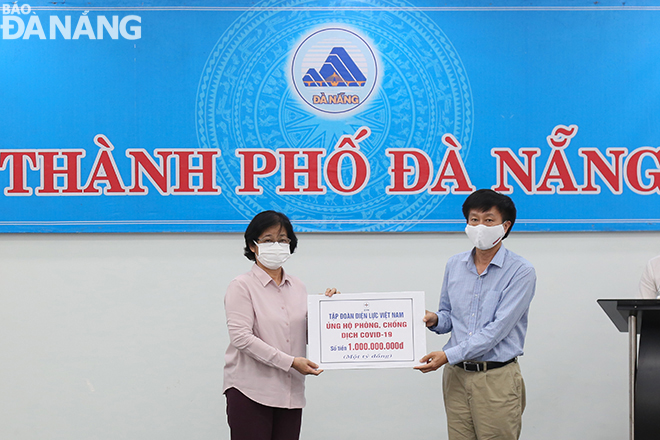 Ngành điện lực Việt Nam trao 1,5 tỷ đồng hỗ trợ công tác phòng, chống dịch tại Đà Nẵng