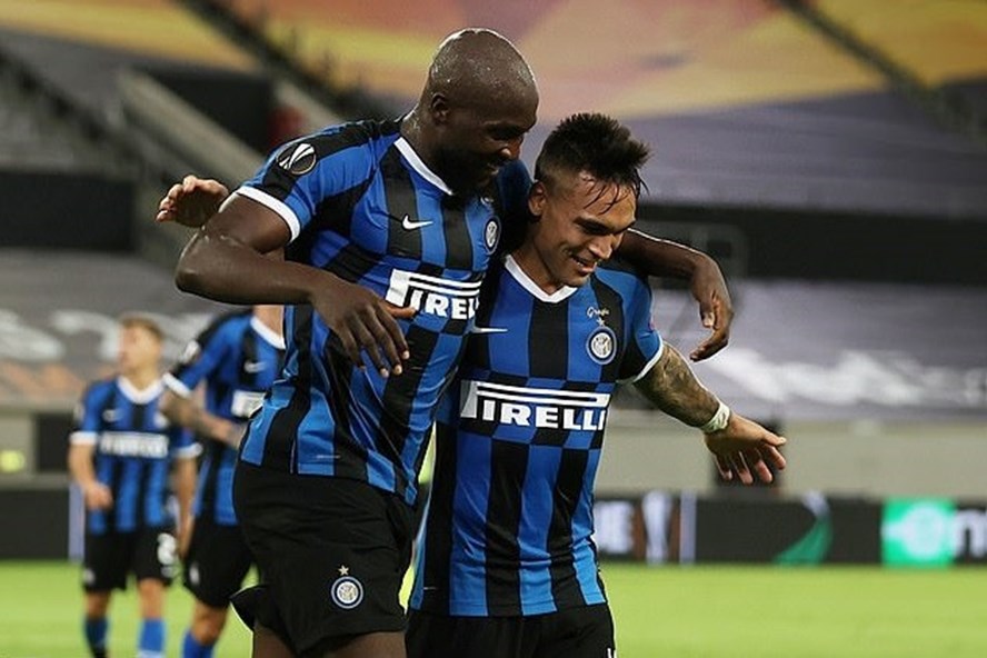 Lukaku và Lautaro cùng lập cú đúp đưa Inter vào chung kết Europa League