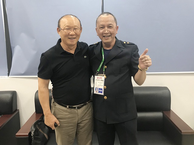 Ông Phạm Thanh Hùng (phải) nêu quan điểm vị trí PCT tài chính VFF không phải là vị trí dành cho người tư lợi, mà phải có đóng góp cho bóng đá Việt Nam