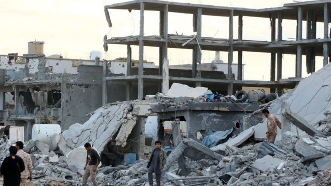 Sirte đổ nát do chiến tranh huynh đệ tương tàn; Nguồn: bbc.com