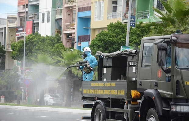 Spraying disinfectant in Da Nang (Photo: VNA)