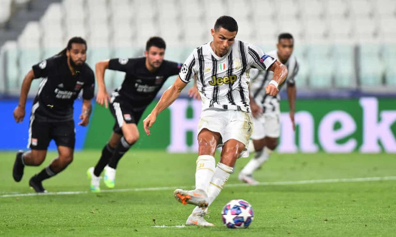 Cristiano Ronaldo tỏa sáng nhưng không cứu nổi Juventus. (Ảnh: Getty)