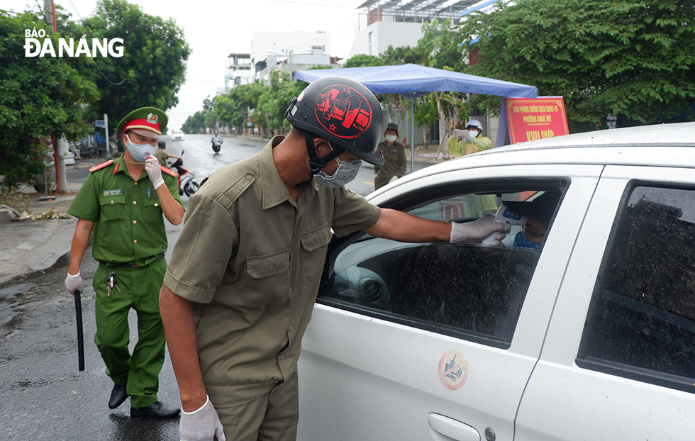 Functional local forces measuring the body temperature of those entering residential areas where Covid-19 cases have been confirmed