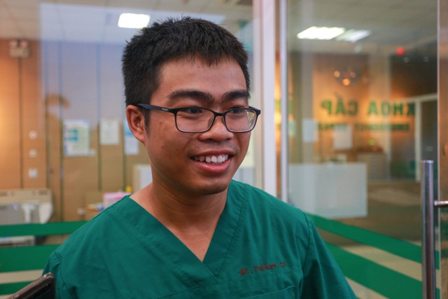 Bác sĩ Nguyễn Xuân Thành, khoa Cấp cứu, Bệnh viện Bệnh Nhiệt đới Trung ương