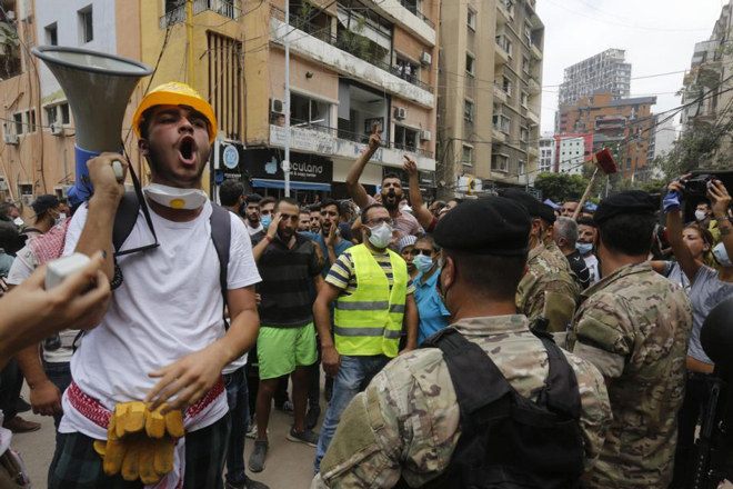 Người dân Beirut biểu tình phản đối chính phủ Lebanon. Ảnh: Getty Images