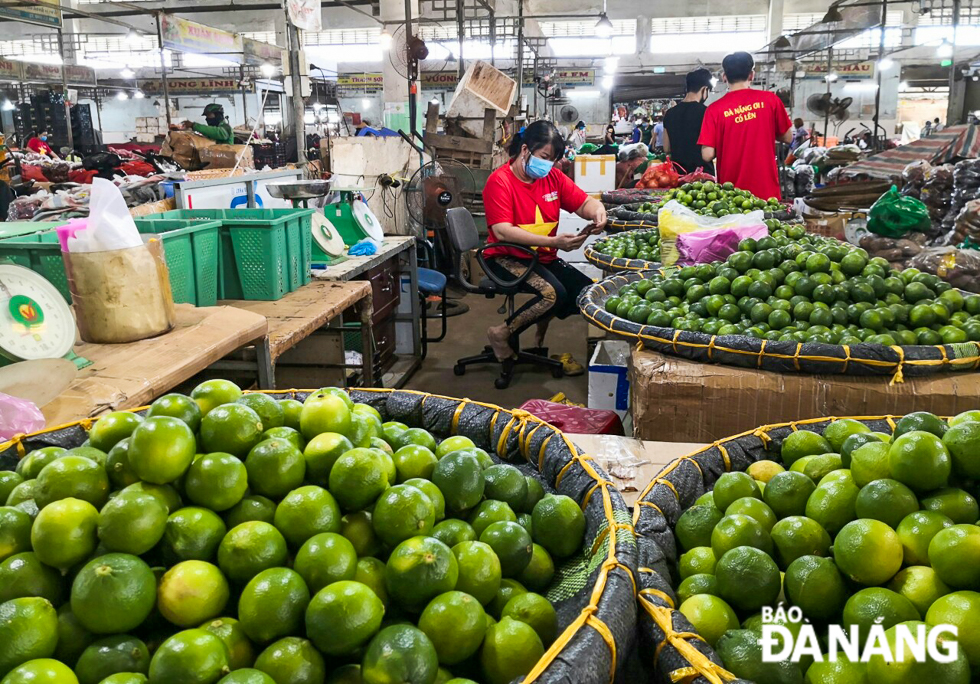 All market stallholders strictly practicing social distancing rules at markets