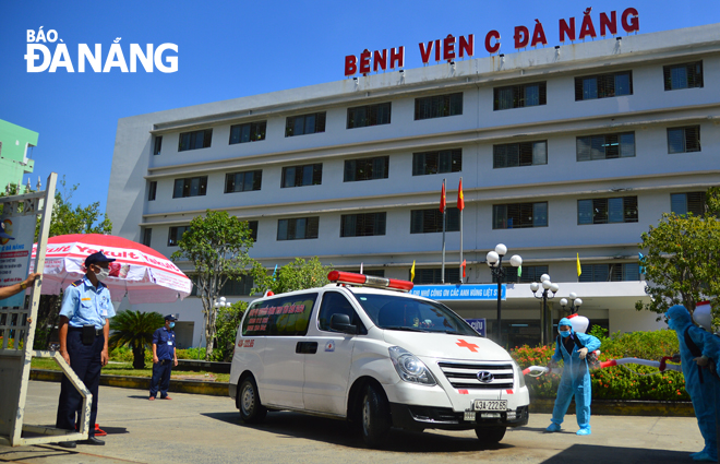 Để đáp ứng nhu cầu khám chữa bệnh của người dân, từ ngày 8-8, Bệnh viện C Đà Nẵng hoạt động trở lại với yêu cầu bảo đảm an toàn phòng, chống Covid-19. Ảnh: XUÂN SƠN