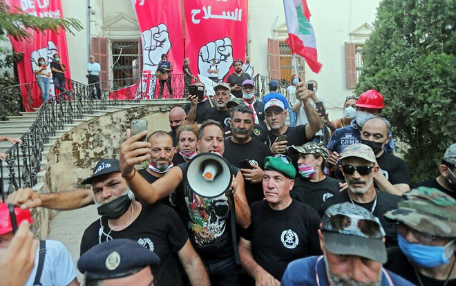 Nhiều cuộc biểu tình liên tiếp diễn ra trên đường phố Beirut nhằm phản đối chính phủ Lebanon. Ảnh: AP	