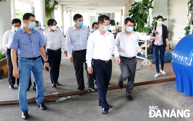 Municipal Party Committee Deputy Secretary Nguyen Van Quang during his Tuesday inspection visit to the under-establishment Tien Son field hospital