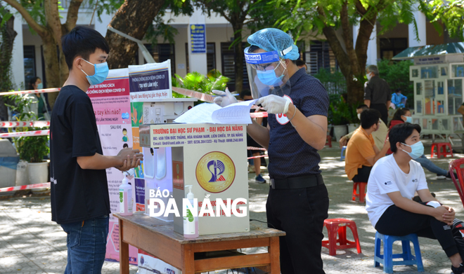 Stranded travellers in Da Nang test negative for coronavirus before flying back to HCMC