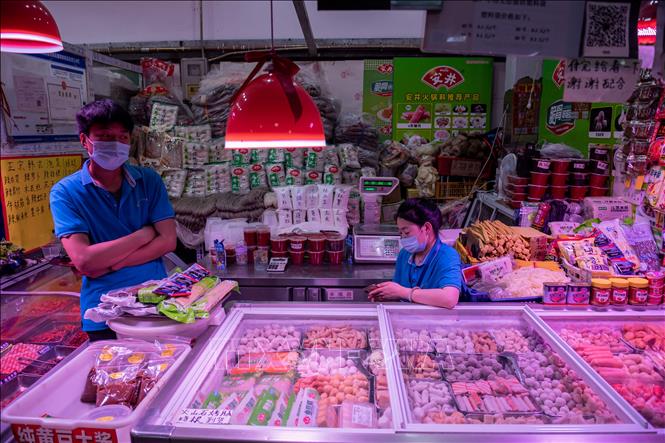 Thực phẩm đông lạnh được bày bán tại một khu chợ ở Bắc Kinh, Trung Quốc, ngày 20/6/2020. Ảnh tư liệu: AFP/TTXVN