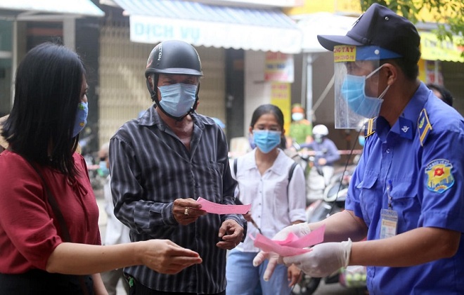 Người dân Đà Nẵng nghiêm túc chấp hành chỉ thị đi chợ ngày chẵn-lẻ của chính quyền thành phố.