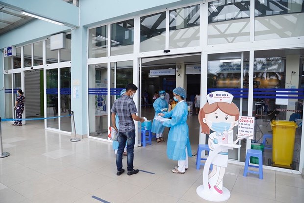 PM Nguyen Xuan Phuc asks medical facilities need to seriously observe COVID-19 preventive measures. (Photo: Ministry of Health)