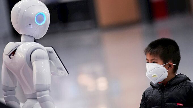 Robot được triển khai nhiều hơn trong đại dịch. Ảnh: Reuters.