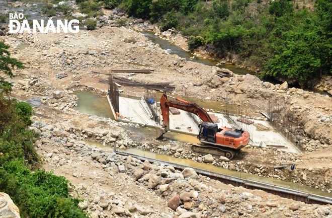  The building of the DT601 road in Hoa Vang District resuming work