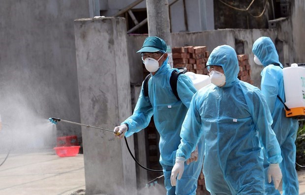 Medical workers spray disinfectant to prevent the spread of Covid-19 (Illustrative image: VNA)