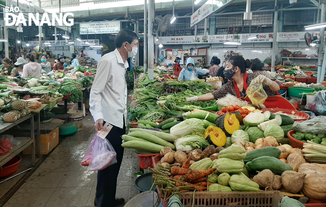 The city's residents are advised not to stockpile a large amount of food and goods amid coronavirus fears, just to buy enough food and essential items for their families to prevent stockpiling