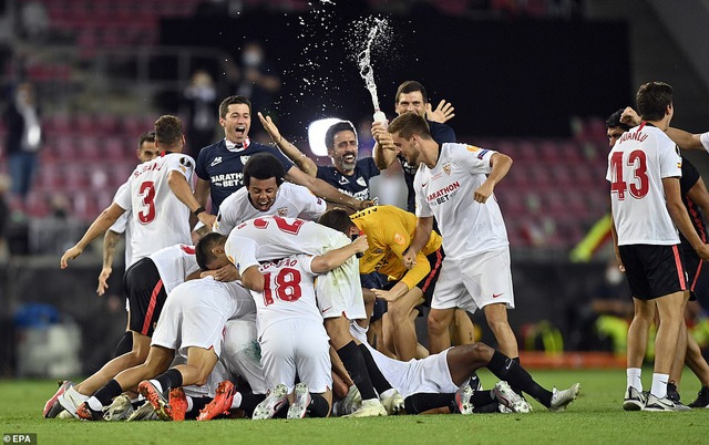Niềm vui chiến thắng của cầu thủ Sevilla