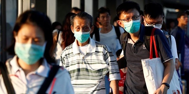 Singapore citizens wear face masks in public (Source: Reuters)