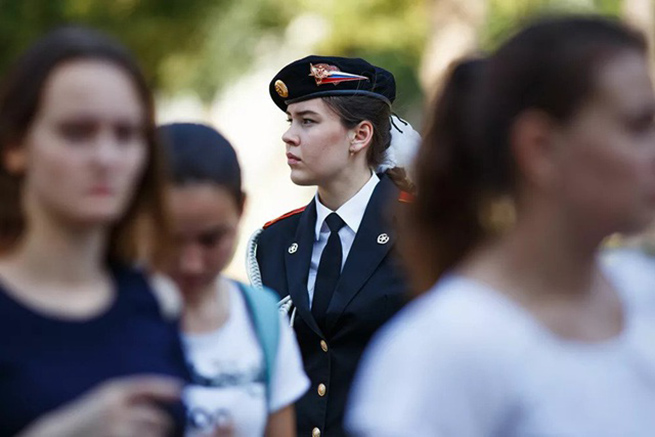Những ứng viên phi công trong một buổi tham quan định hướng tại trường Krasnodar.
