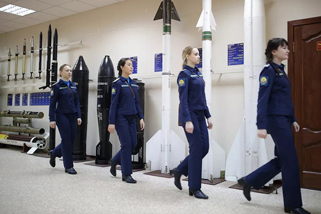 Các nữ học viên tại trường Krasnodar chuẩn bị tham gia các hoạt động đào tạo.