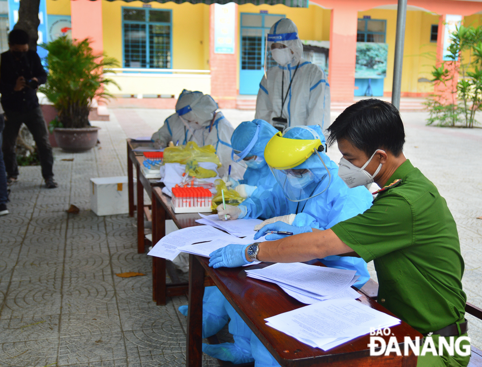 About 2,198 foreigners in the deadly virus-hit district of Son Tra will have their swabs and blood serum samples taken for Covid-19 group testing